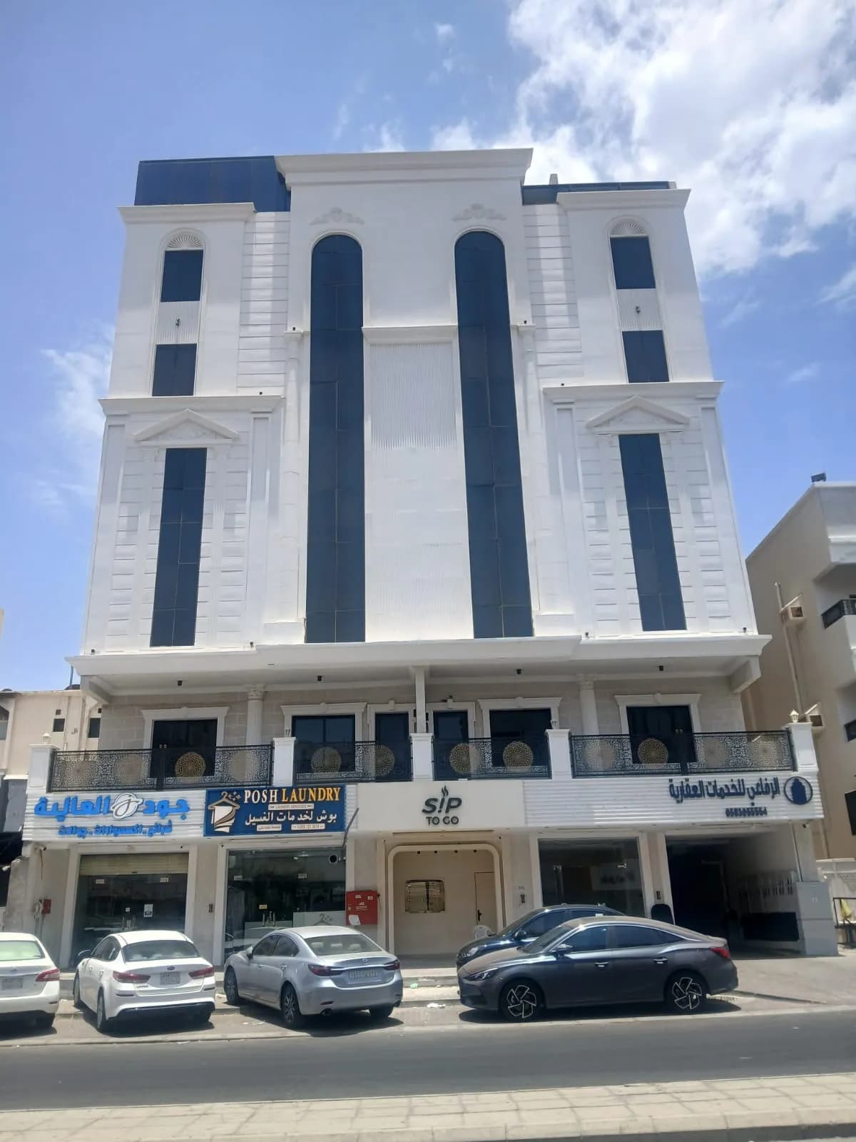 معرض للإيجار في حي البوادي - جدة