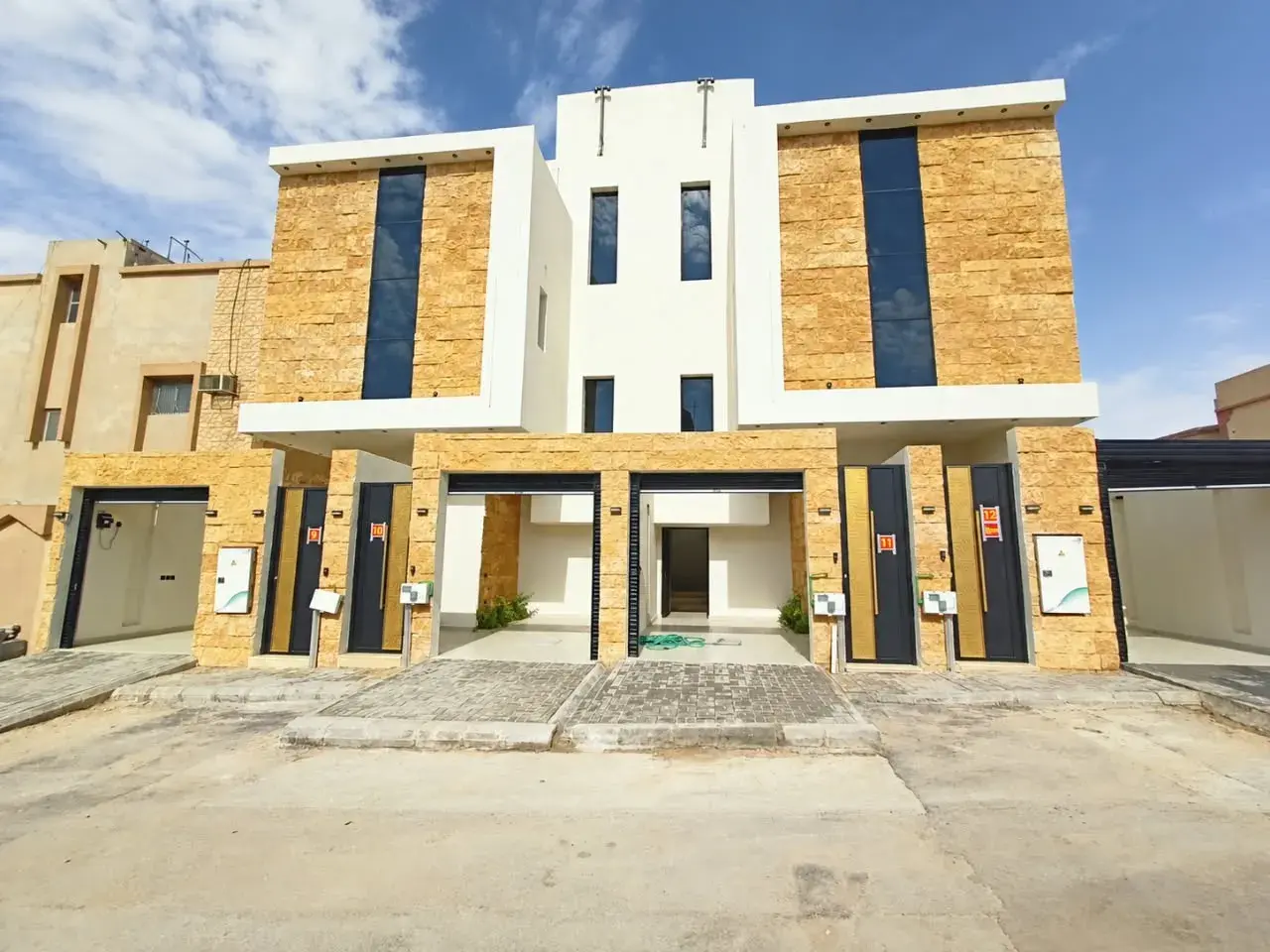Apartment for sale in Middle Al Uraija