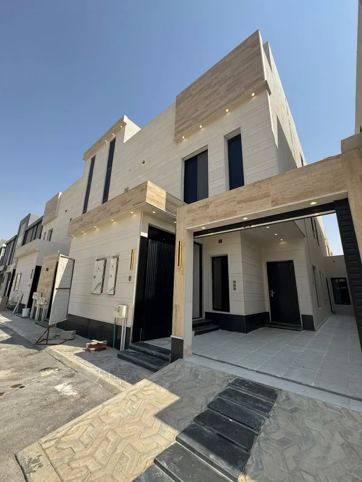 دور للبيع في حي الندوة - الرياض