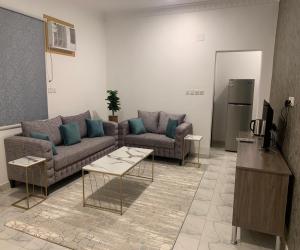 عمارة للإيجار  في  تبوك حي الحمراء