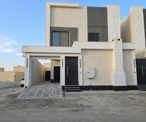 فيلا للبيع  في  الرياض حي بدر