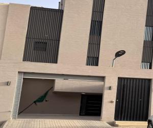 دور للإيجار  في  الرياض حي بدر