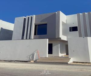 فيلا للبيع  في  القطيف حي سنابس