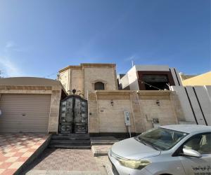 فيلا للبيع  في  القطيف حي الجامعيين