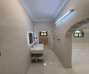 عمارة للإيجار  في  الطائف حي النزهة